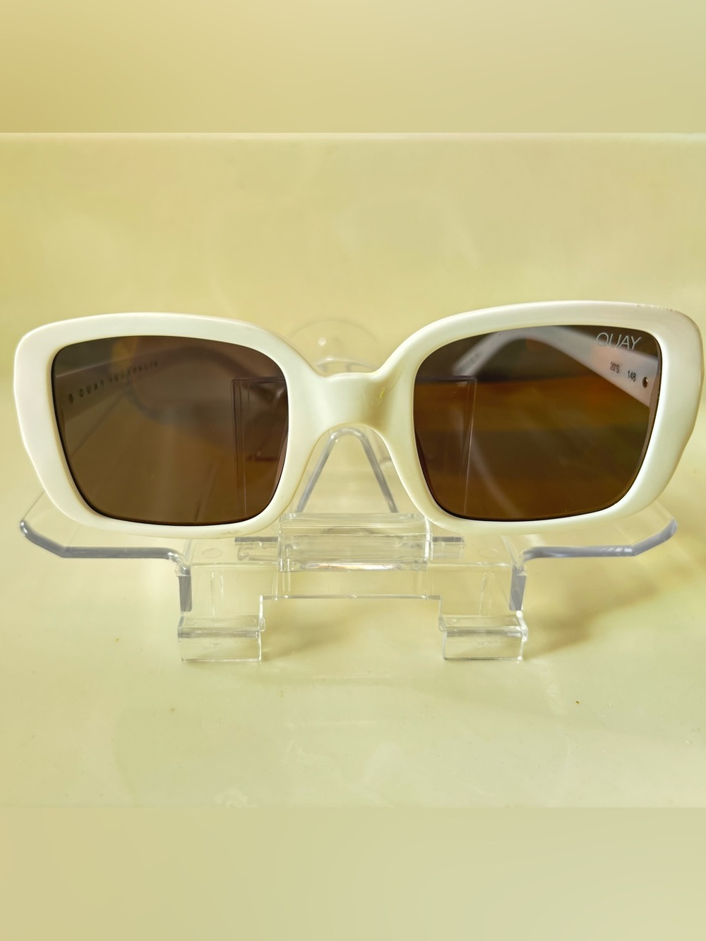 Quay Australia 20'S Rectangle Sunglasses White Plastic Frame Black Tinted U